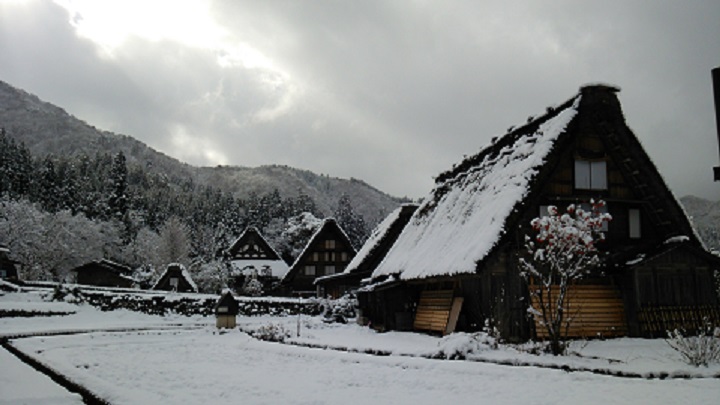 シトロエンに乗って、でかけよう「白川郷」