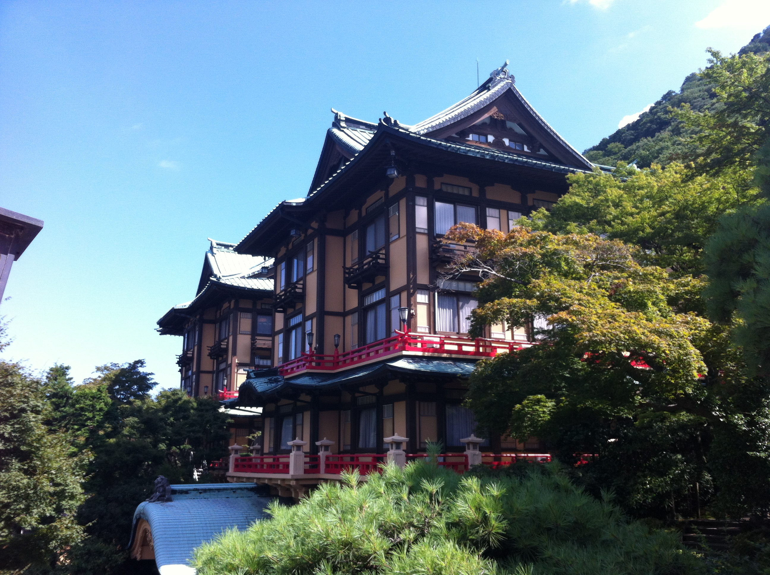 シトロエンに乗って、富士屋ホテルへでかけよう